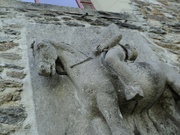 Bezhlavý jezdec na stěně kostela.JPG